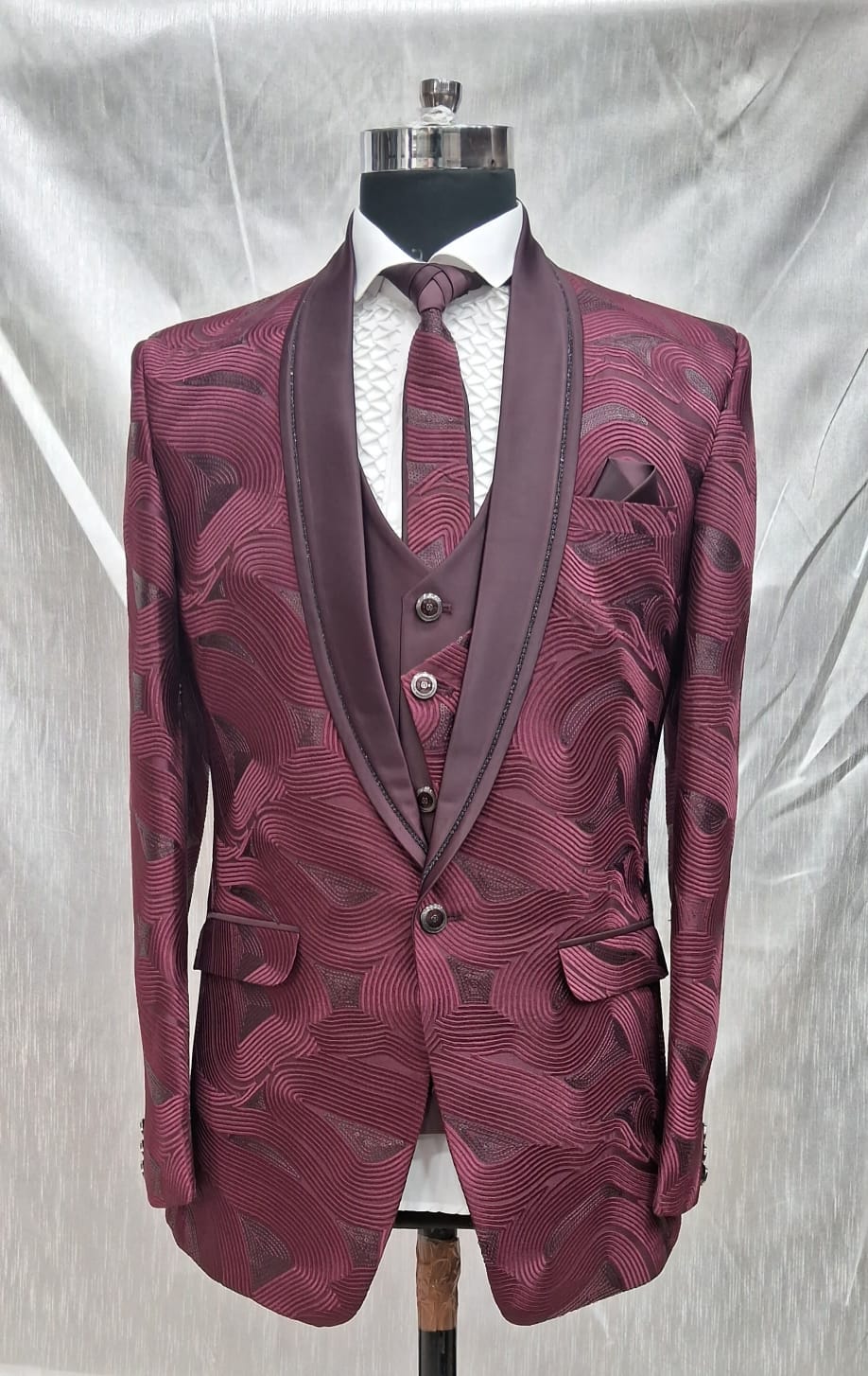 Deluxe Damask Burgundy 5 Piece Suit